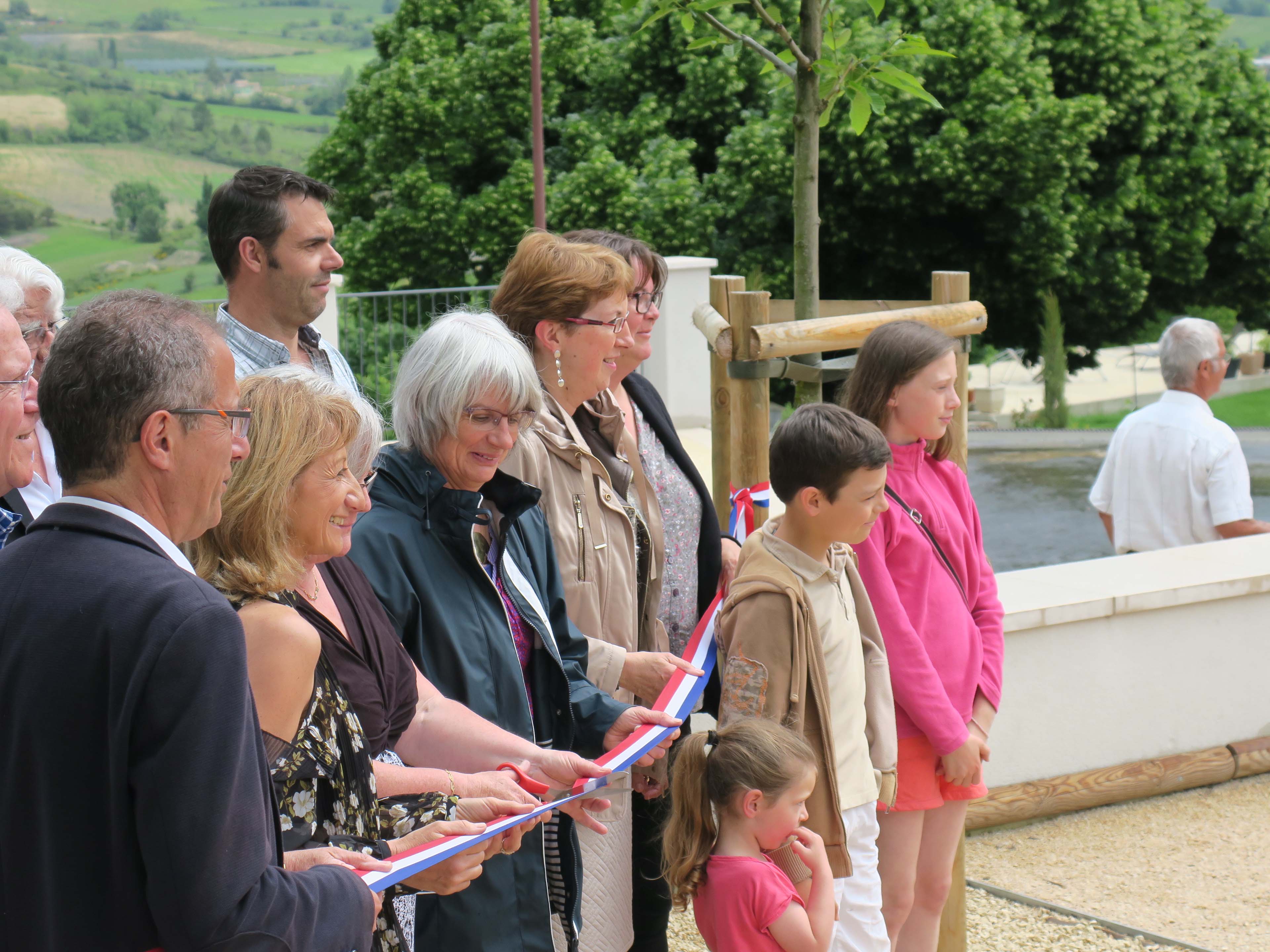 Mme la maire coupe le ruban 8 coupe du ruban